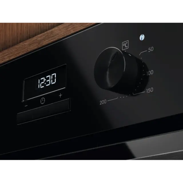 Pećnica ugradbena Electrolux LOH3H00BK